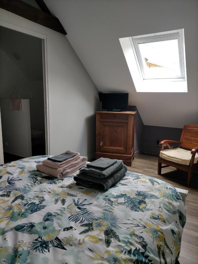 Le Gite Des Serres Parne-sur-Roc Luaran gambar